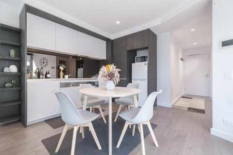 Absolute Luxury 1br Apt Mq Poolgym - Yamba Accommodation 3