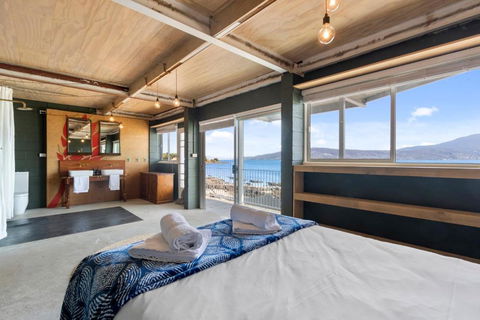 Absolute Waterfront Only 15 Minutes From Hobart - Yamba Accommodation 1