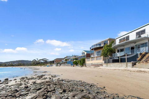 Absolute Waterfront Only 15 Minutes From Hobart - Yamba Accommodation 0
