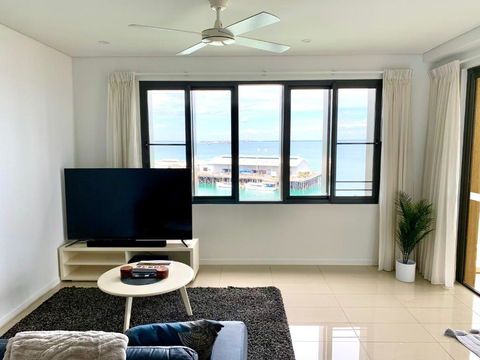 Absolute Waterfront - Tropical Oasis Over The Water - Yamba Accommodation 2