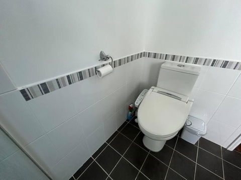 Absolutely Lakeside House, Quiet And Peace - Yamba Accommodation 3