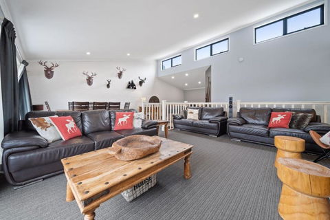Acacia 2 - Modern 3BR Townhouse L Bath L WiFi L BBQ L Foxtel - Yamba Accommodation 2