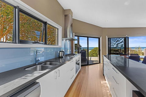 Achilles - Yamba Accommodation 2