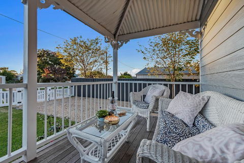 Addisons Stanthorpe With Hot Tub - Yamba Accommodation 4