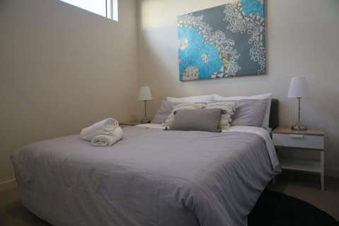 Adelaide CBD Bluebird Apartment - Yamba Accommodation 3