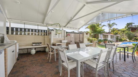 Affordable, Pool, Spa, Beach, Bbq, Sleeps 4 - Yamba Accommodation 3