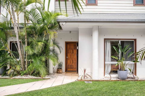 A Perfect Stay - Baby Blue - Yamba Accommodation 0