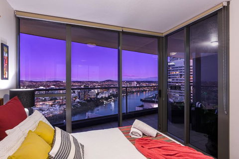 African Escape On Level 38 - Balcony With Views - Yamba Accommodation 0