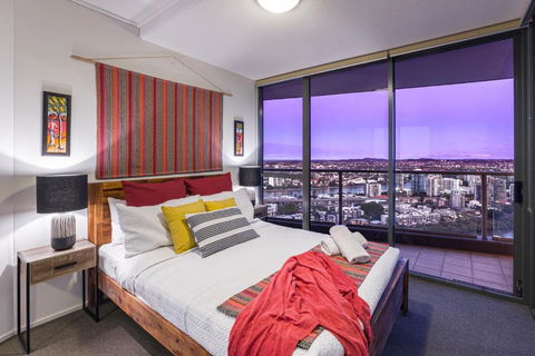 African Escape On Level 38 - Balcony With Views - Yamba Accommodation 2