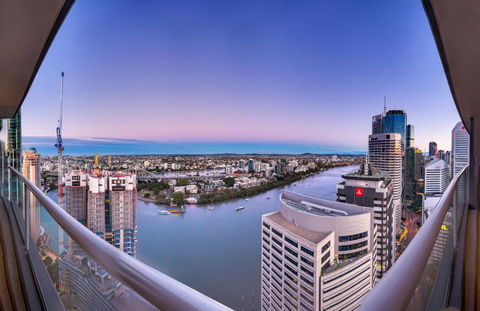 African Escape On Level 38 - Balcony With Views - Yamba Accommodation 4