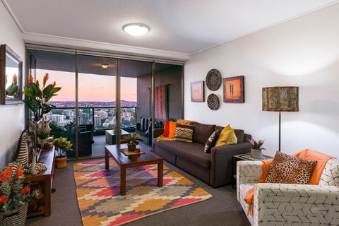 African Escape On Level 38 - Balcony With Views - Yamba Accommodation 1
