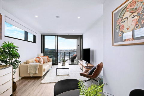 Above Brisbane King Suite With Rooftop Pool Deck - Yamba Accommodation 0