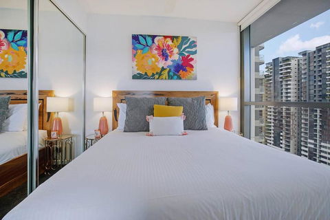 Above Brisbane King Suite With Rooftop Pool Deck - Yamba Accommodation 1