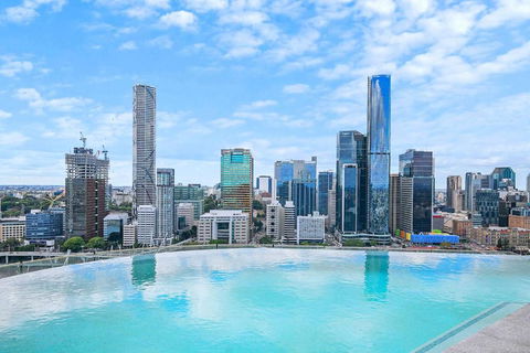 Above Brisbane King Suite With Rooftop Pool Deck - Yamba Accommodation 3