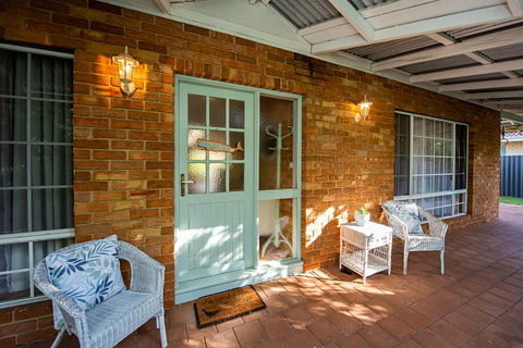 A Fairy Wren Cottage - Yamba Accommodation 3