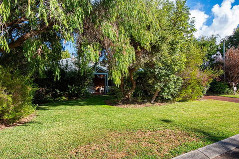 A Fairy Wren Cottage - Yamba Accommodation 1