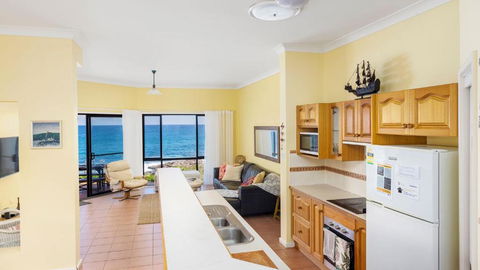 Absolute Oceanfront Portovenere - Yamba Accommodation 4