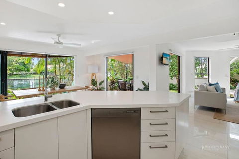 Affordable Luxury By The River - Yamba Accommodation 4