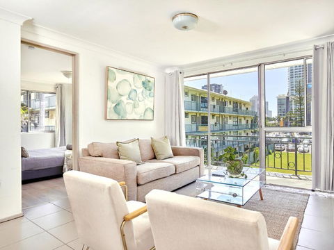 Affordable Accommodation In The Heart Of Surfers Paradise - Yamba Accommodation 0