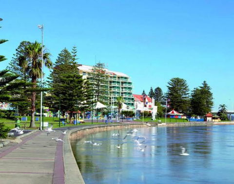 A-The Entrance Private Water Front 1 Bedroom Appartment At The Oaks - Yamba Accommodation 0