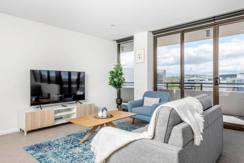 Amazing View In Large Apartment Barton ACT - Yamba Accommodation 4