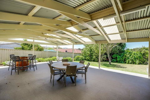 Albatross-96 Albatross Ave Hayborough - No Linen Included - Yamba Accommodation 1