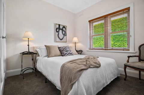 Albert Park Art Deco Gem Sleeps 5 Bevan 4 - Yamba Accommodation 1