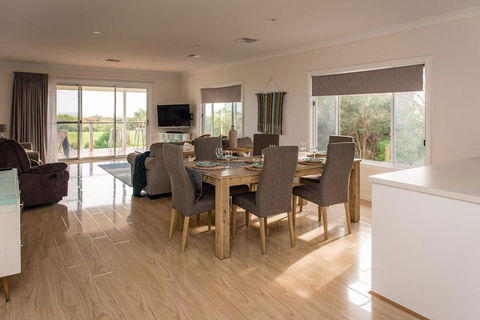 Aldinga Bay Bungalow Ocean View Retreat - Yamba Accommodation 2