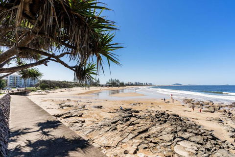 Alexandra Beach Resort Couples Escape - CoastHM - Yamba Accommodation 4