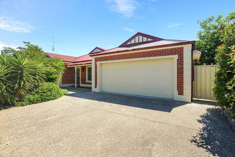 All Seasons Port Elliot Holiday House - Yamba Accommodation 1