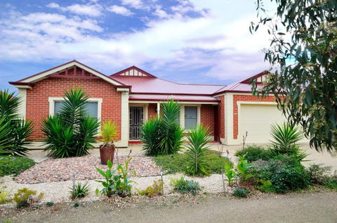 All Seasons Port Elliot Holiday House - Yamba Accommodation 0