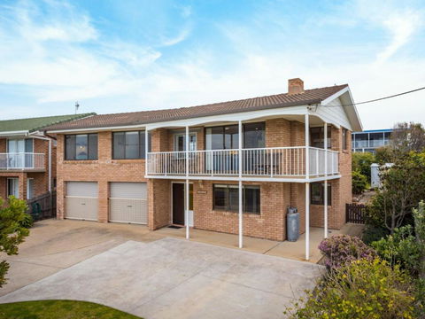 Allawah Beach House - 29 Dalmeny Drive, Kianga - Yamba Accommodation 0