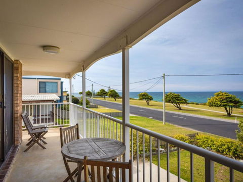 Allawah Beach House - 29 Dalmeny Drive, Kianga - Yamba Accommodation 2