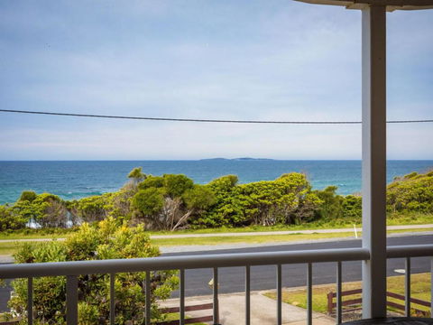 Allawah Beach House - 29 Dalmeny Drive, Kianga - Yamba Accommodation 3