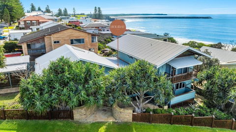 Allawah Cottage - Most Popular Beach House - Yamba Accommodation 0
