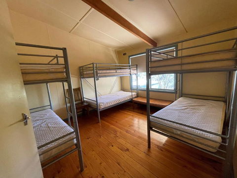 Alligator Lodge - Mount Remarkable National Park - Yamba Accommodation 1