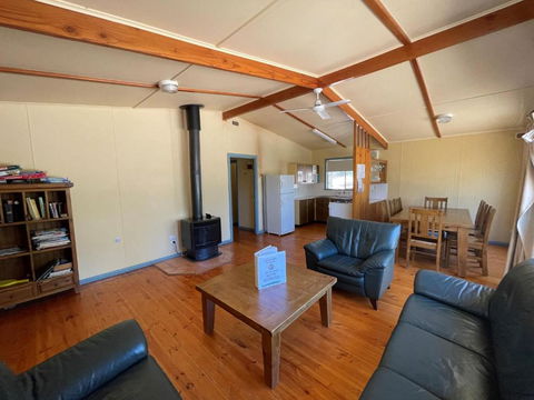 Alligator Lodge - Mount Remarkable National Park - Yamba Accommodation 2