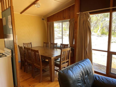Alligator Lodge - Mount Remarkable National Park - Yamba Accommodation 3