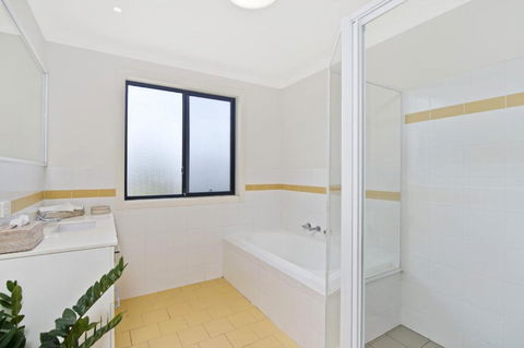 Amara 6 Wesley Avenue - Yamba Accommodation 4