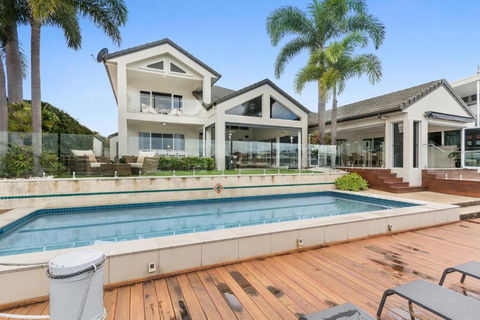 Amazing Canal House With Private Jetty, Gym & Pool - Yamba Accommodation 1