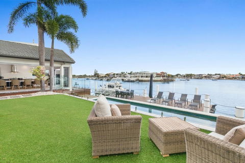 Amazing Canal House With Private Jetty, Gym & Pool - Yamba Accommodation 0