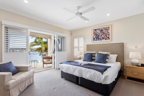 Amazing Canal House With Private Jetty, Gym & Pool - Yamba Accommodation 4