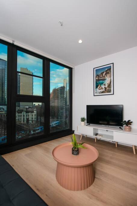 Amazing City View 2BR Yarra River Free Parking - Yamba Accommodation 1