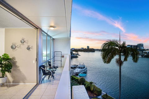 Amazing Water Views Surfers Paradise - Yamba Accommodation 1
