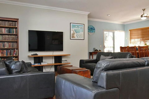 AMITY PINES - Yamba Accommodation 2