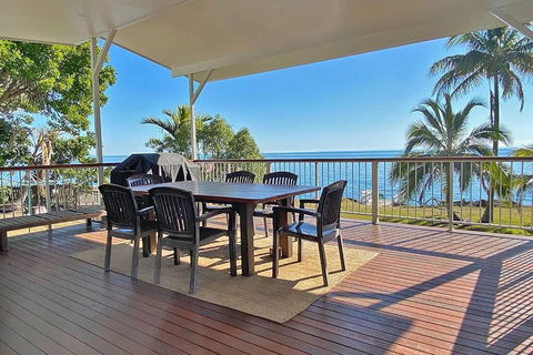 AMITY TREETOPS - Yamba Accommodation 0