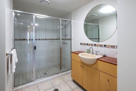 An Adorable Apartment On Abbott - Stunning Views - Yamba Accommodation 1