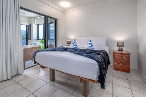 An Adorable Apartment On Abbott - Stunning Views - Yamba Accommodation 2