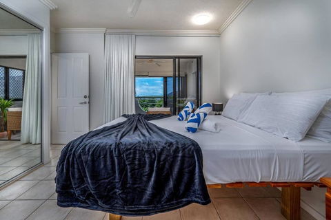 An Adorable Apartment On Abbott - Stunning Views - Yamba Accommodation 3