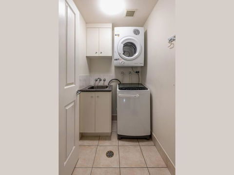 An Adorable Apartment On Abbott - Stunning Views - Yamba Accommodation 4